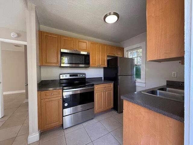 Building Photo - 400 Metcalf Ct