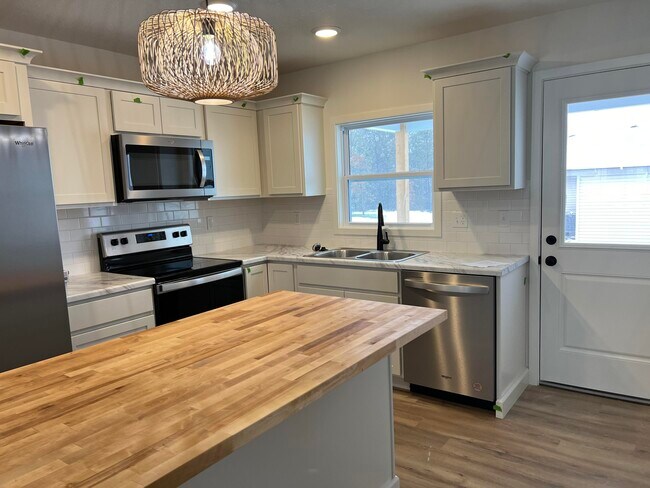 Foto del edificio - 7700 N Rainbow Dr
