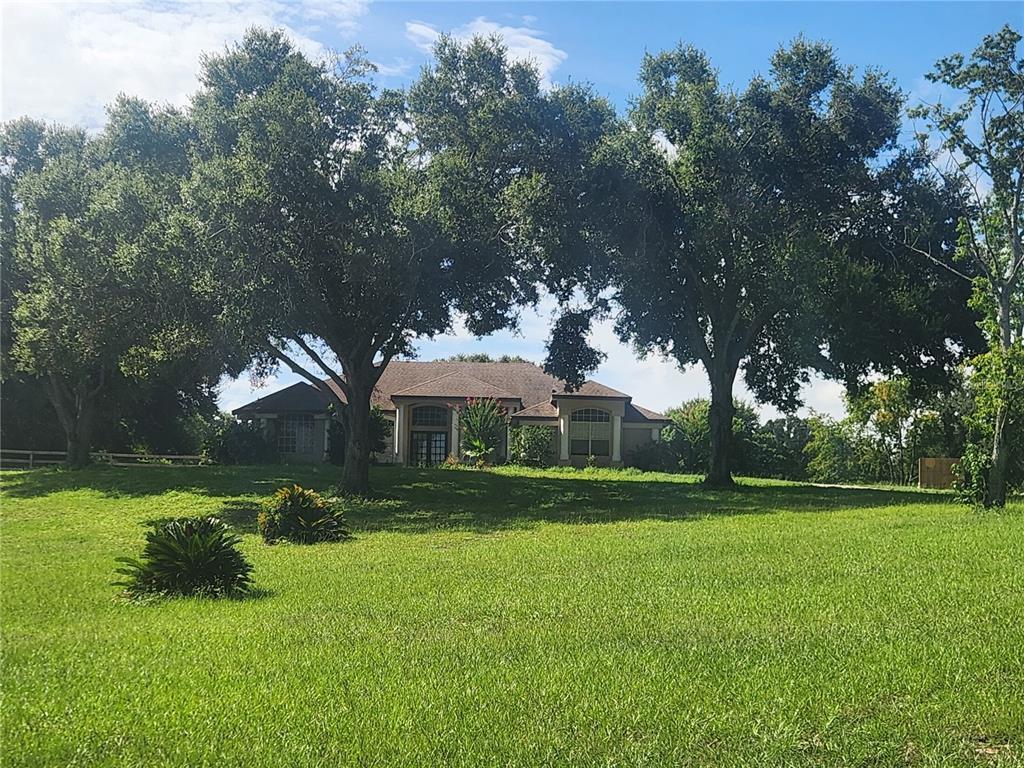 Foto principal - 15404 Thoroughbred Ln
