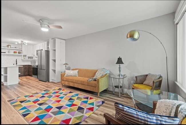 Building Photo - 210 Pelham Rd