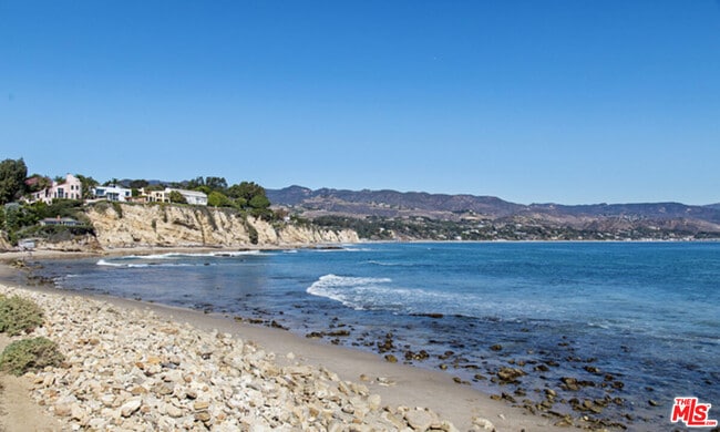 Foto del edificio - 29221 Heathercliff Rd