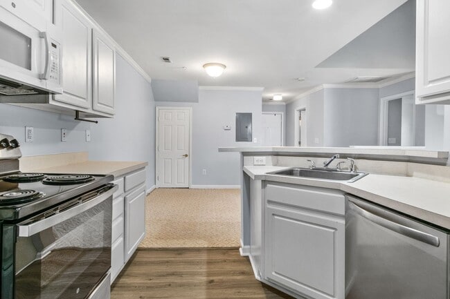 Foto del edificio - 2 Bed/2 Bath Plus Loft. Pet Friendly. Reserved Parking.