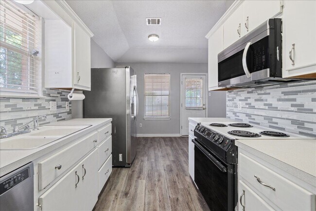 Building Photo - 706 Rolling Hills Dr
