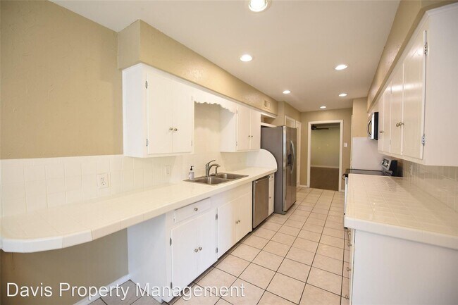 Building Photo - 5 br, 3 bath House - 3637 NORTHAVEN RD.