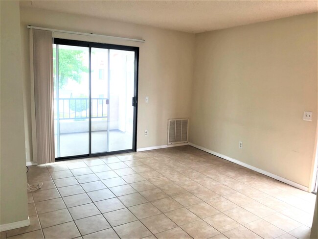 Foto del edificio - 8449 Westmore Rd