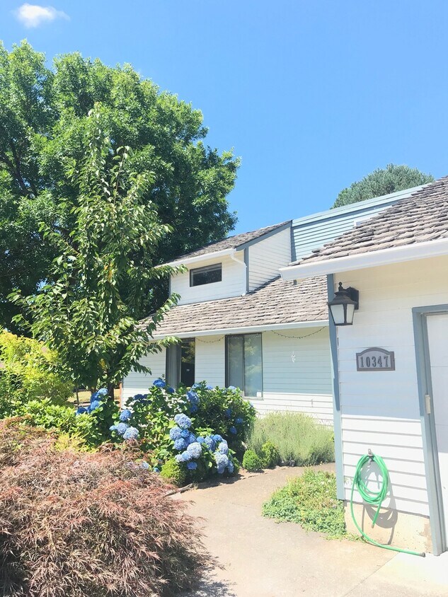 Primary Photo - Large Home on Large Fenced Lot with Remode...