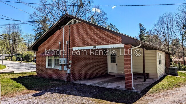 Foto del edificio - 1300 Hebron Rd