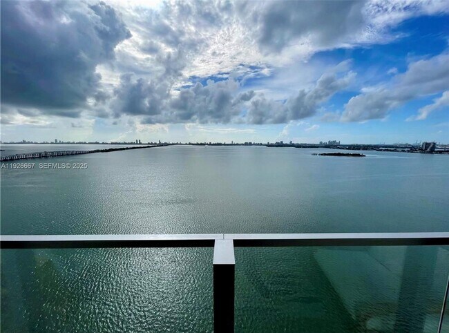 Foto del edificio - 2900 NE 7th Ave