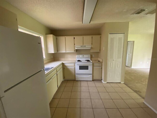 Building Photo - 4064 Suburban Ln