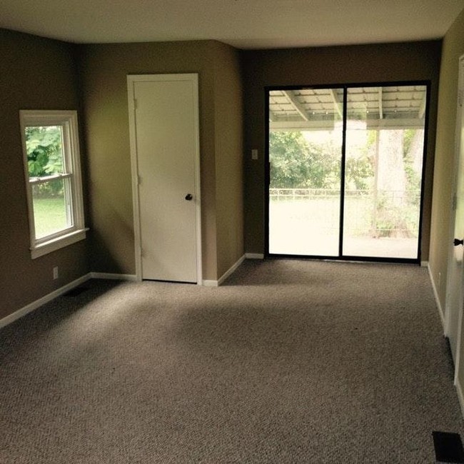 Building Photo - 2307 Queen Ridge Dr