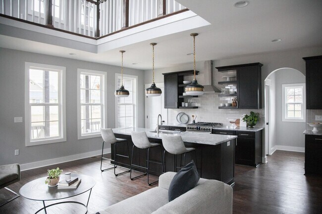 Foto del edificio - 3 Bed, 3.5 Bath Home w/ 2 Car Garage in East Nashville