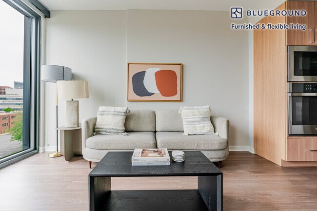 Foto del edificio - 3275 Washington Blvd