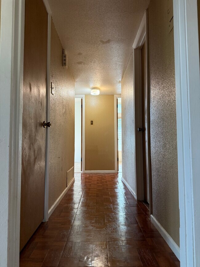 Foto del edificio - 327 Sharon Dr