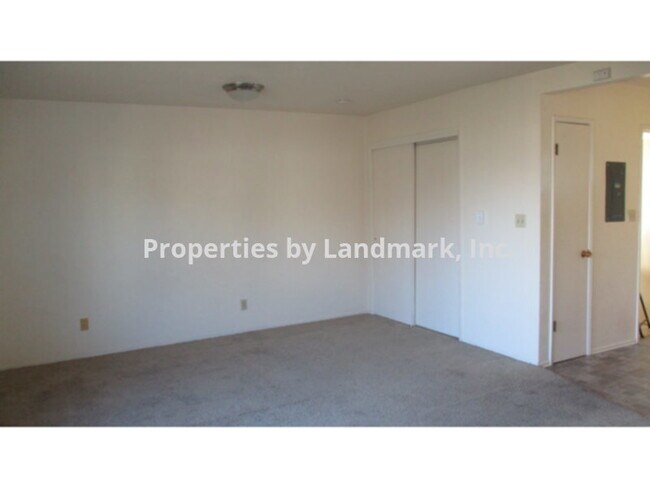 Building Photo - Application pending-Upstairs Studio Apartment