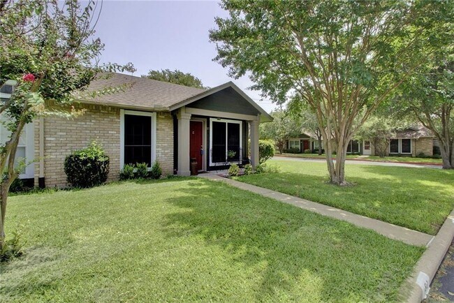 Building Photo - 1015 E Yager Ln