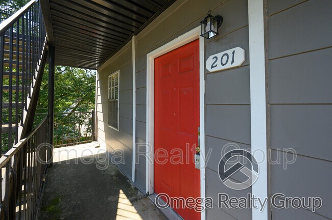 Building Photo - 1708 13th Ct S