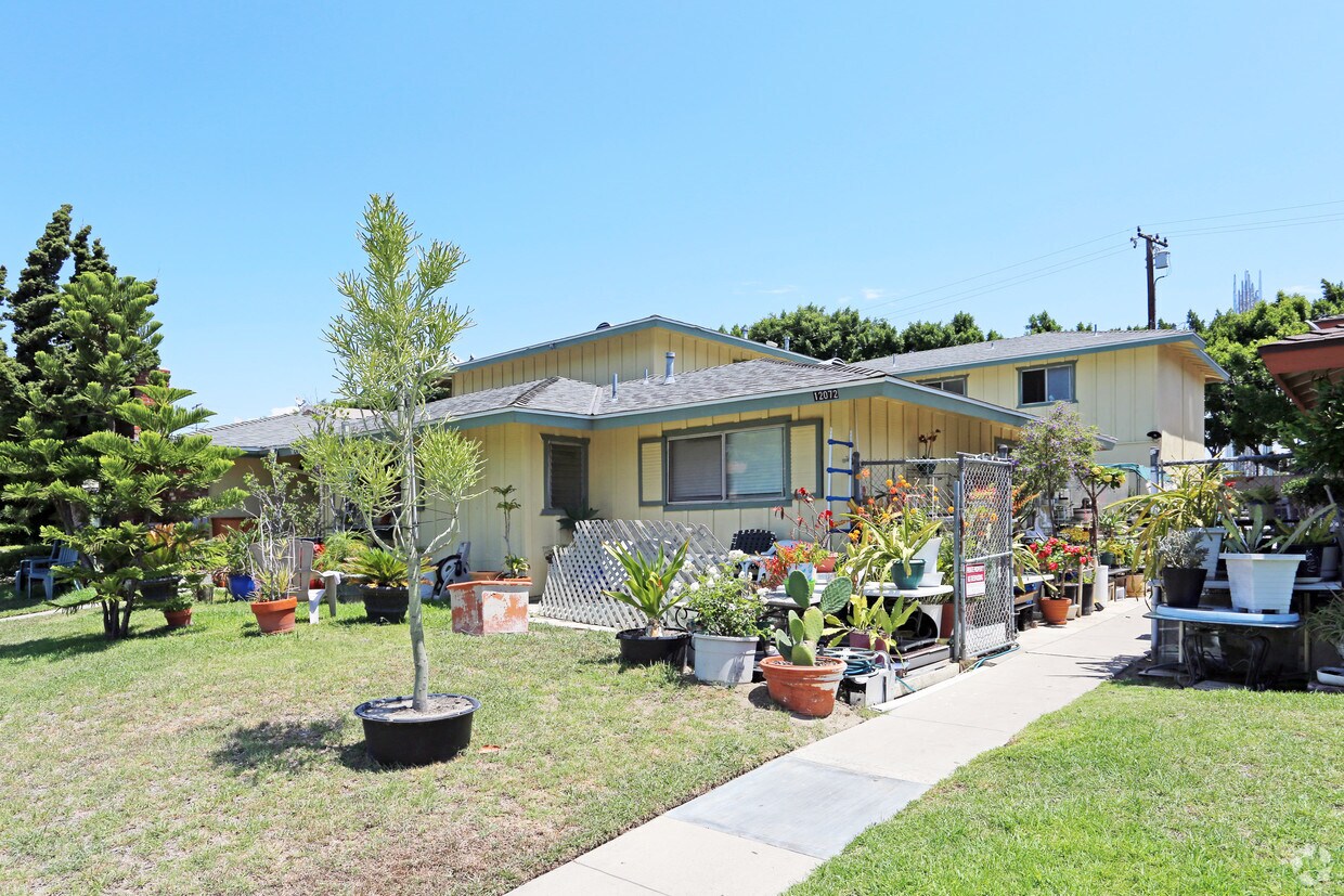Primary Photo - 12072 Laguna St
