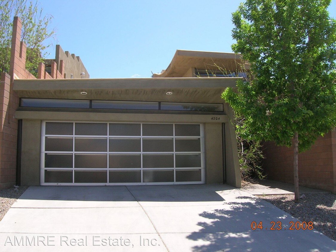 Primary Photo - 3 br, 2.5 bath House - 4204 Bay Court NE