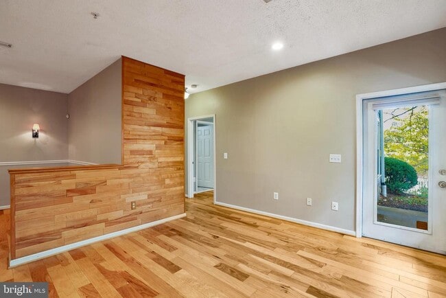 Building Photo - 1708 Lake Shore Crest Dr