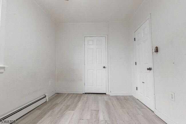 Foto del edificio - 253 Goldsmith Ave
