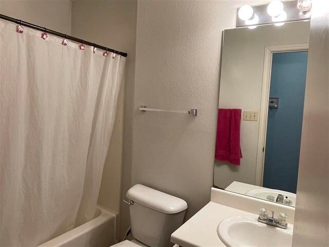 Foto del edificio - 919 Deane Cir
