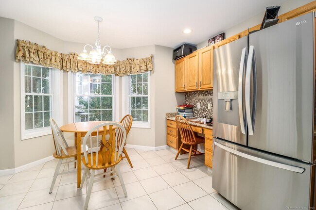 Foto del edificio - 601 Larson Dr