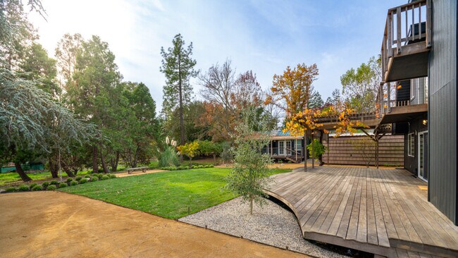 Foto del edificio - 870 Fitchview Lane-SI ID1538705P