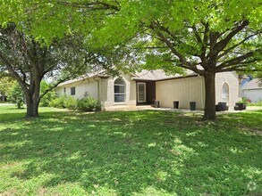 Building Photo - 1229 Hughmont Dr
