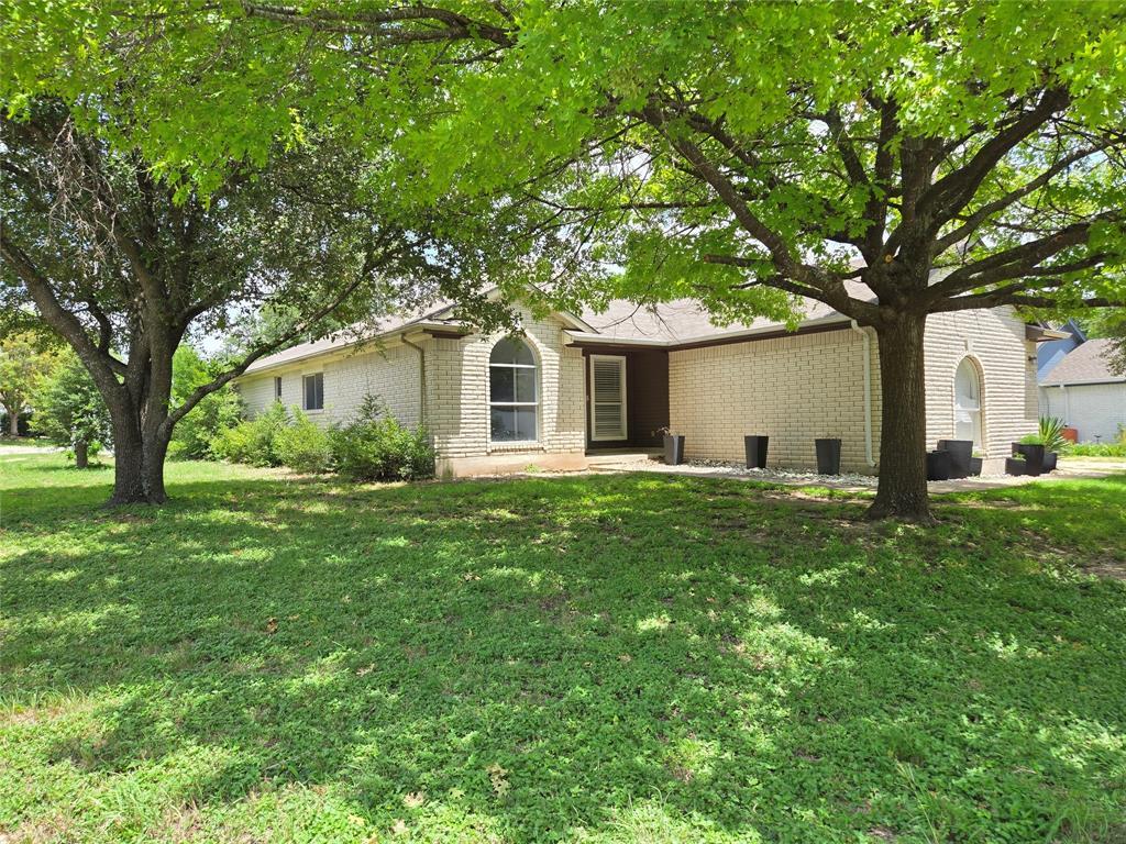Foto principal - 1229 Hughmont Dr