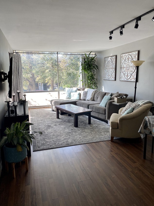 Foto principal - 1050 Corona St