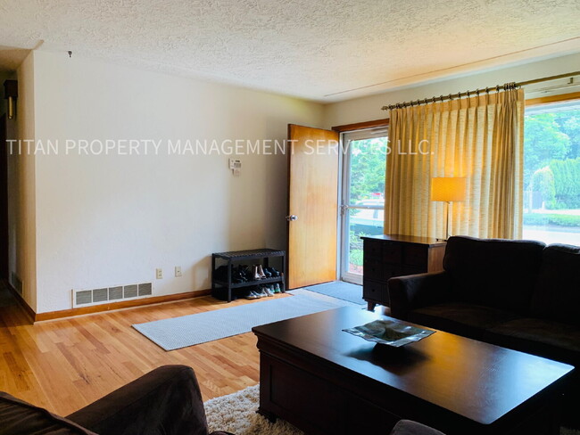 Foto del edificio - 13924 E Burnside St