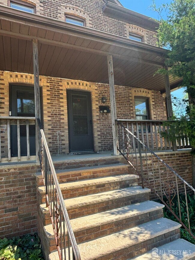 Foto del edificio - 16 Yates Ave