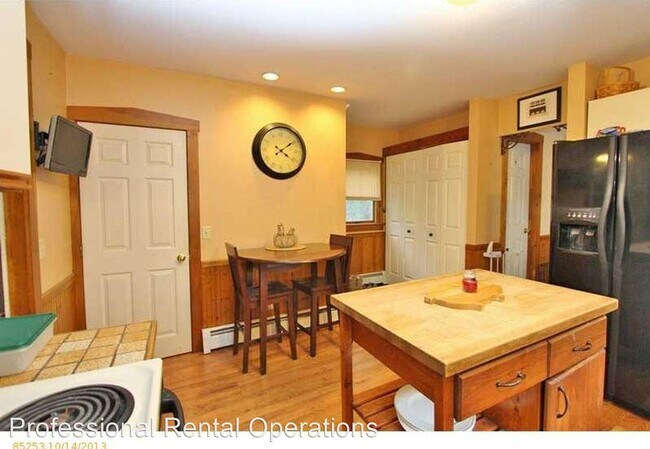 Building Photo - 3 br, 1.5 bath House - 271 Essex St.