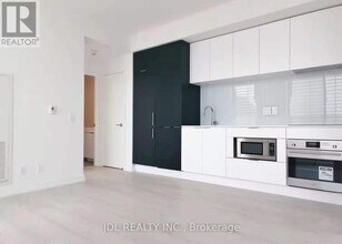 Building Photo - 33 Helendale Ave