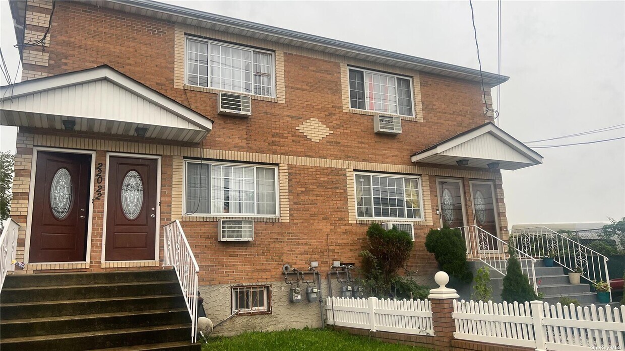 Primary Photo - 220-22-220147 147th Ave