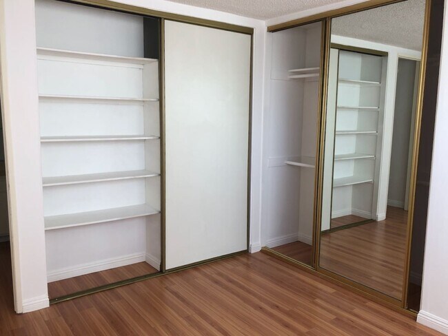 Closets - 400 S Oxford Ave