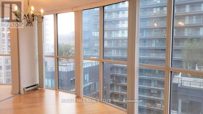 Building Photo - 24-1224 Wellesley St W