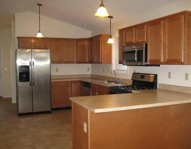 Kitchen - 3204 Tamarack Dr