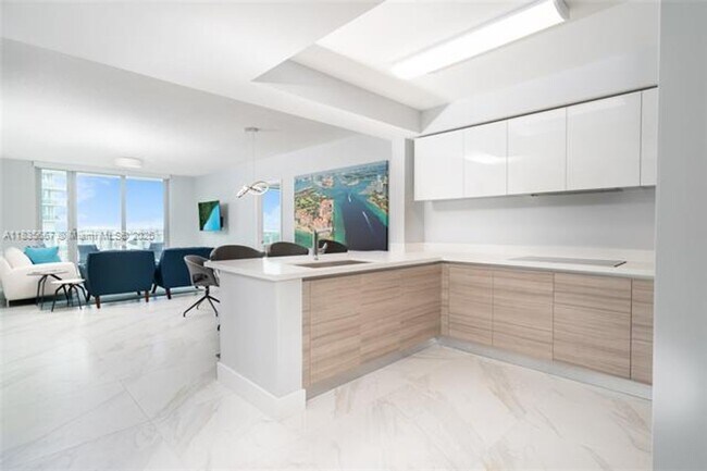 Foto del edificio - 300 Sunny Isles Blvd