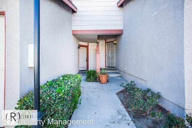 Building Photo - 2 br, 2.5 bath House - Cedar Pointe