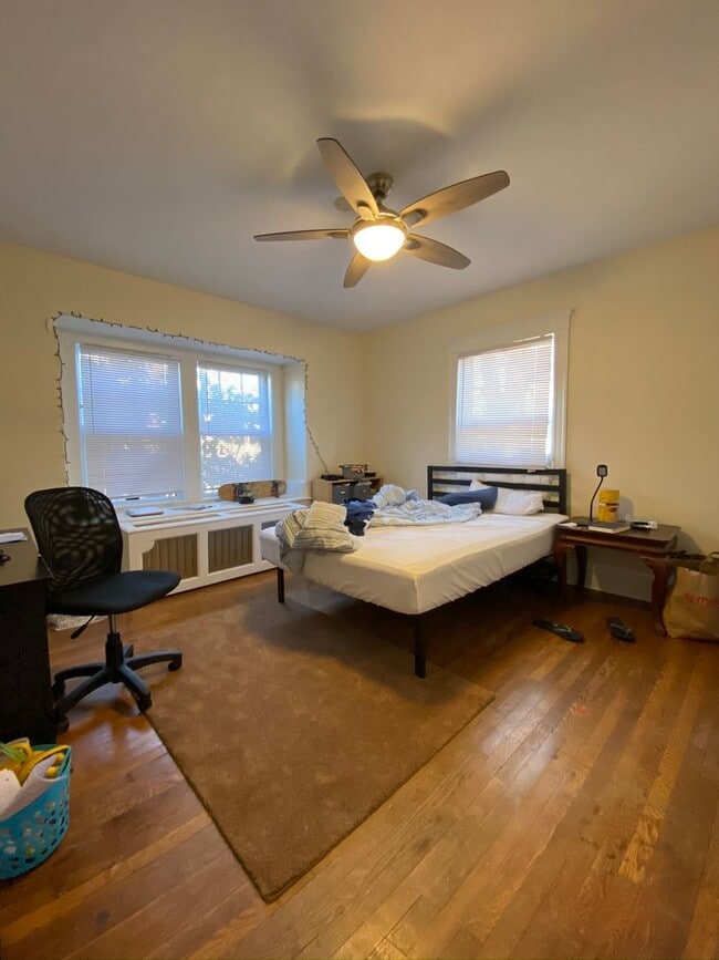 Foto del edificio - 5 BED/2.5 BATH RIGHT BY BOSTON COLLEGE!!   CENTRAL AIR!  NO FEE!!  Avail 8/23/2026