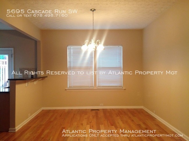 Building Photo - Townhome near six flags