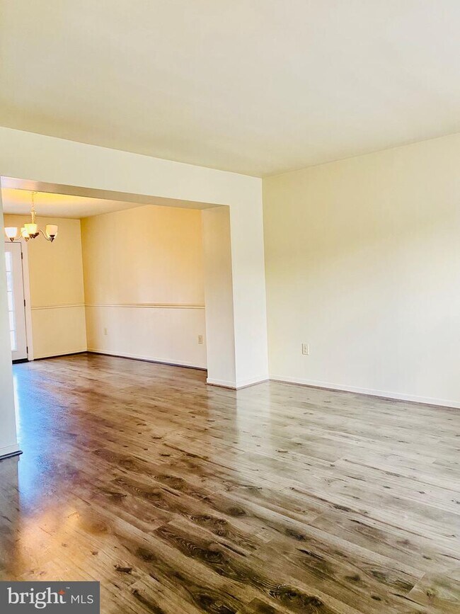Foto del edificio - 708 Emily Ln