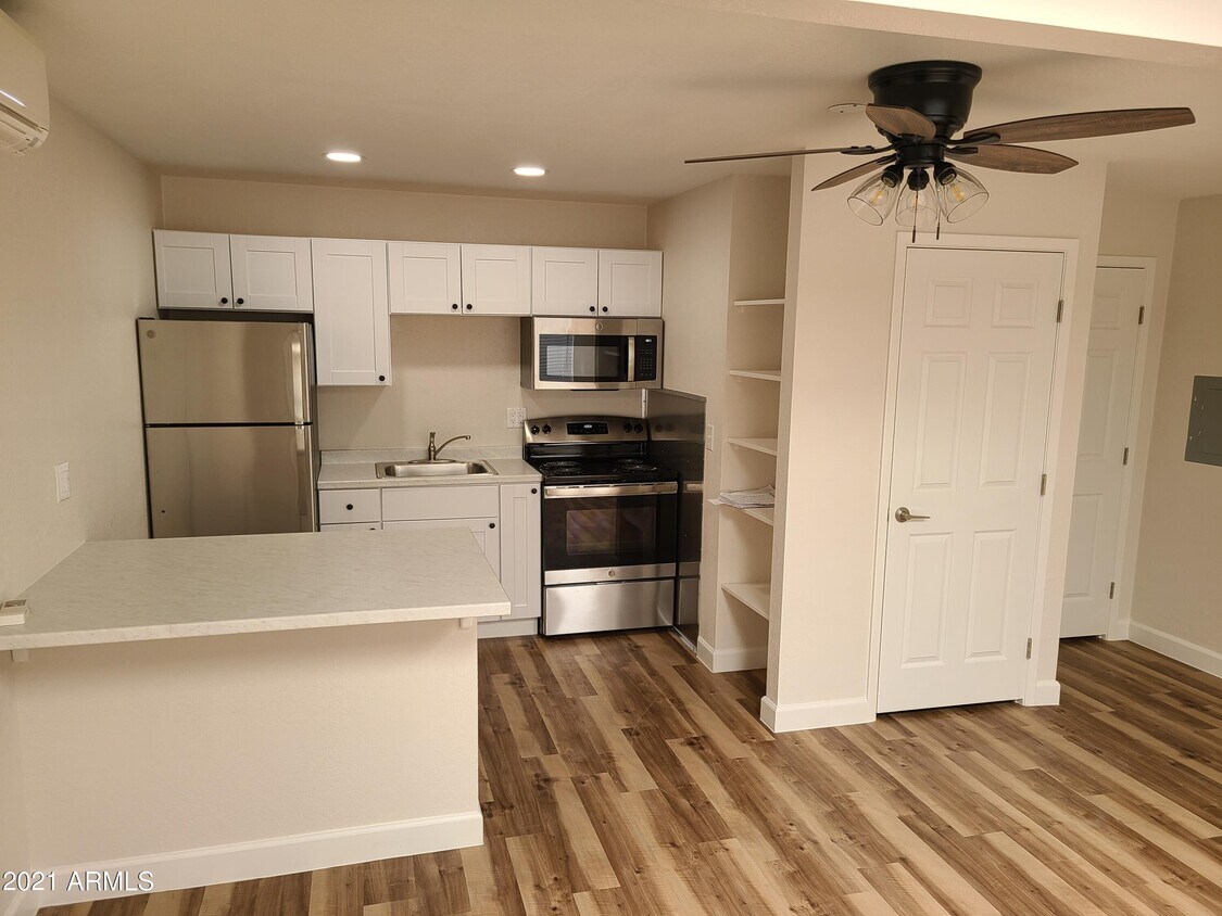 Primary Photo - 145 W Wickenburg Way