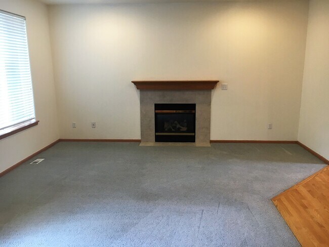 Foto del edificio - 3 Bedroom Home in Renton Highlands close t...