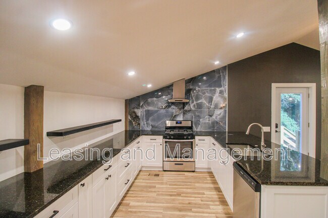 Foto del edificio - 3494 River Rd