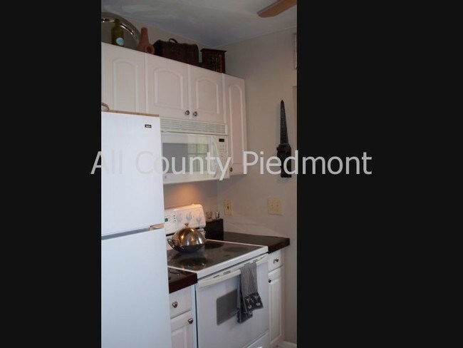 Building Photo - 1544 Pecan Ave