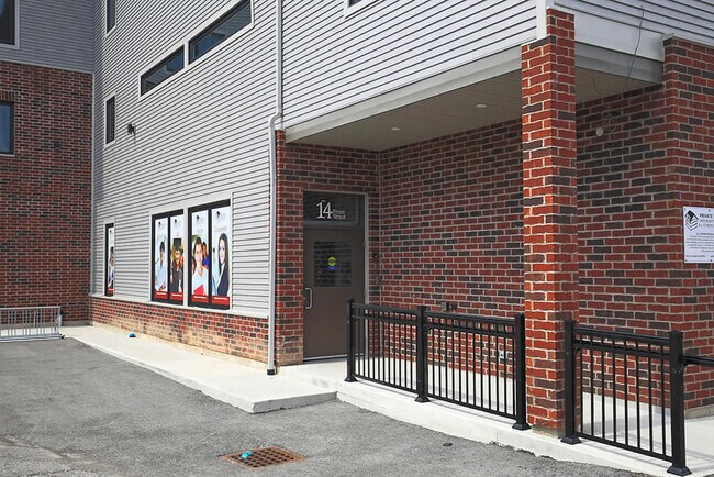 Photo du bâtiment - 14 Front St N