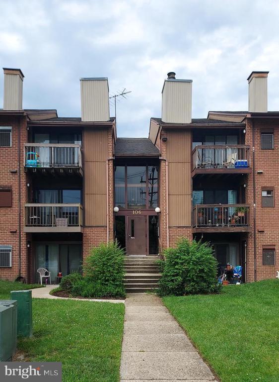 Building Photo - 106 Mountain Rd