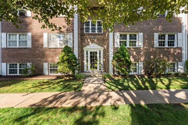 Building Photo - 211 Crocker Dr